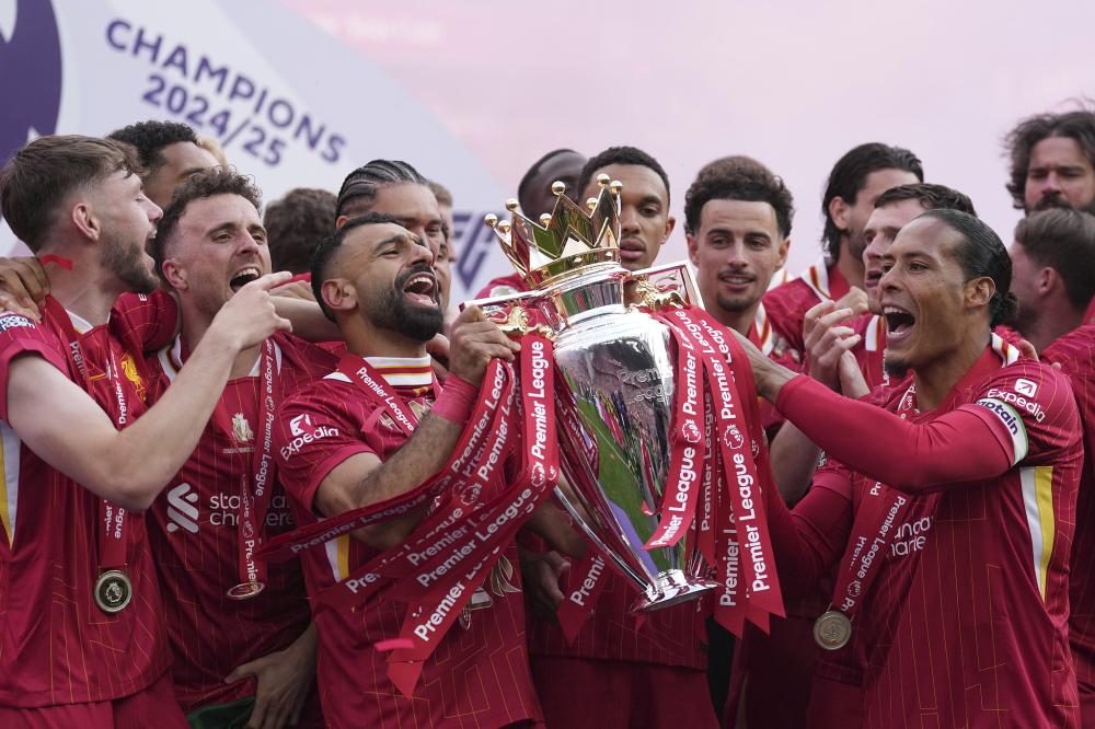 乌龙！官方活动图提前官宣WBG.Jiejie和NIP.Care