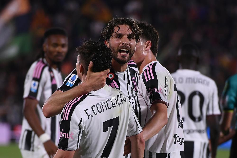 世体：戴上面具的加西亚像个超级英雄，他是弗里克的王牌球员