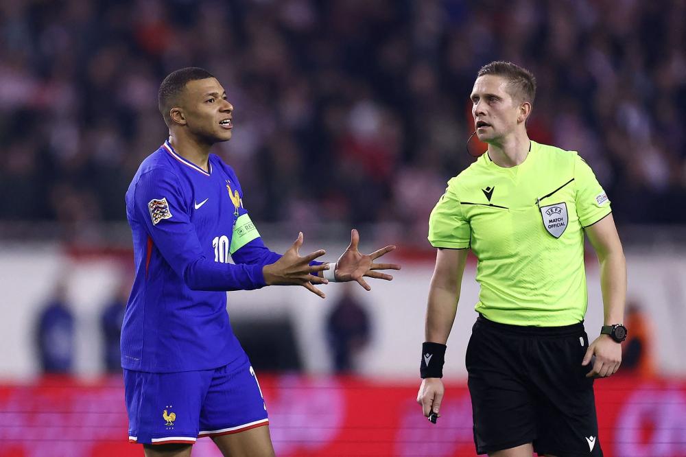 詹姆斯球队单场两人同砍35+，首次他不是其中之一